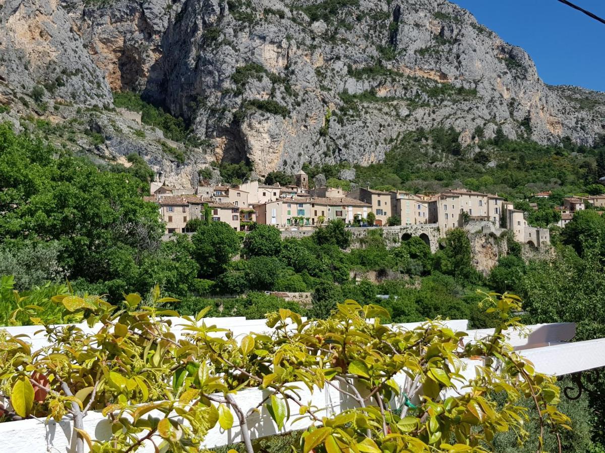Bed and Breakfast Bastide des Oliviers Moustiers-Sainte-Marie Exterior foto
